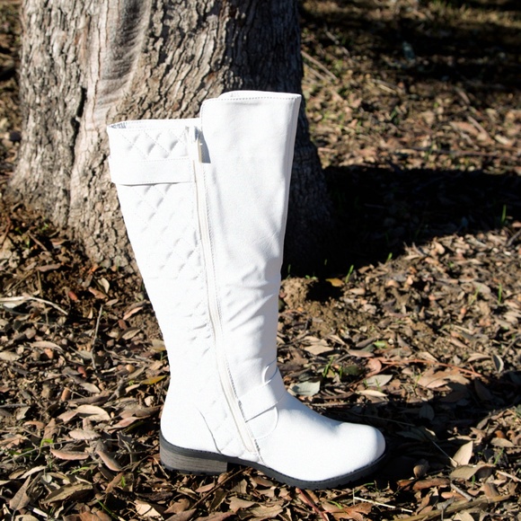 NEW🔥 White Quilted Knee High Riding Boot Buckle Strap - Picture 5 of 5